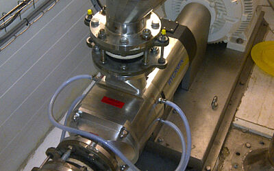 CHEMSPIN 125ES for pumping resins.