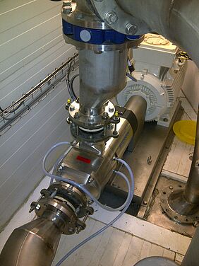 [Translate to English:] Sechs HYGHSPIN 125 fördern Orangensaftkonzentrat