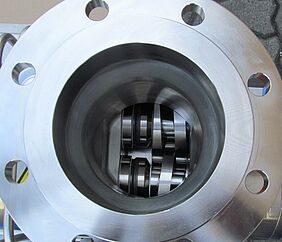 [Translate to English:] Förderung von Polymerlösungen in der Klebstoffindustrie